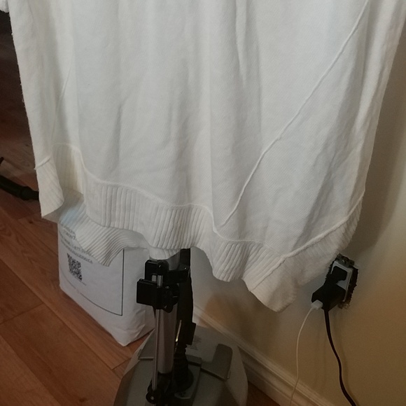 10/$10  89th & Madison Creme Sweater L - Picture 5 of 6